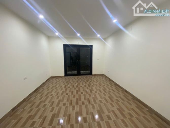 Phố Định Công Hạ- 84m mt 4,1m 2 tầng ngõ 3 gác  Chỉ 3,75 tỷ - 9