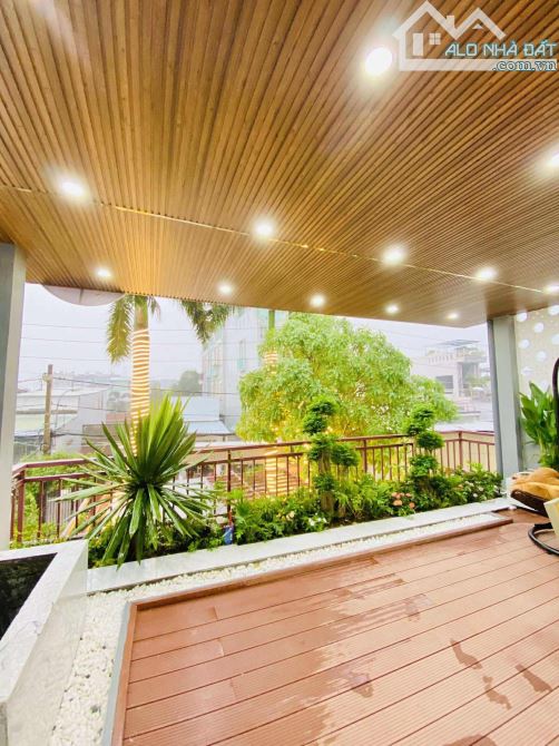Bán TIỂU VILLA sân vườn 140m2 tặng nội thất cao cấp ngang 6m - 9