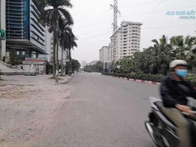 Bán nhà mặt phố Tân Mai, Hoàng Mai, DT: 1200m2, mặt tiền 30m, Giá 90 tỷ TL