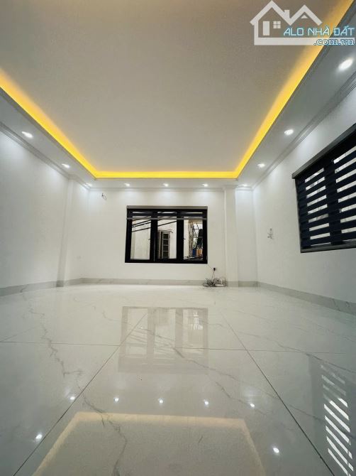 NHỈNH 12 TỶ NHÀ  KINH DOANH, HỒ TÙNG MẬU, CẦU GIẤY, DT 40M, 6 TẦNG, MẶT TIỀN 5M