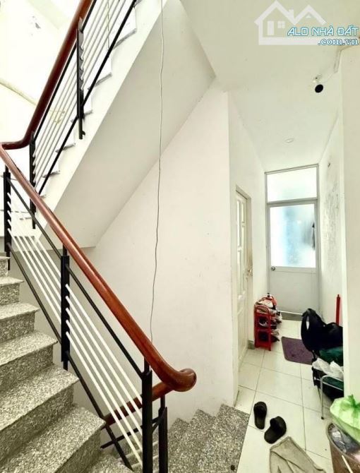 BÁN TÒA NHÀ 4 TẦNG ĐANG KINH DOANH PHÒNG TRỌ – DÒNG TIỀN 18tr/ THÁNG.