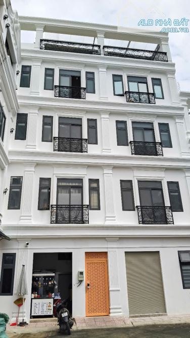 Cần bán tòa nhà Căn hộ dịch vụ  45 phòng cao cấp Quận 7 đang thuê 120 tr/tháng giá 35 tỷ - 1