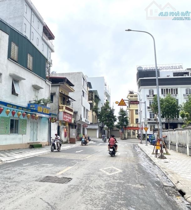 ĐẤT VÀNG TÂY HỒ QUẬN- XÂY Ở HOẶC TOÀ CĂN HỘ THÌ CỰC ĐỈNH