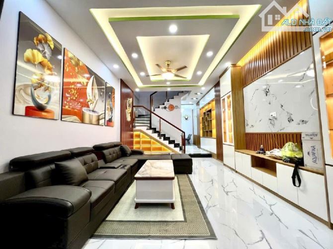 HẺM XE TẢI THÔNG - BẠCH ĐẰNG BÌNH THẠNH - DT (4.5M x 13M) NỞ HẬU - 3 TẦNG BTCT - HƠN 7 TÝ