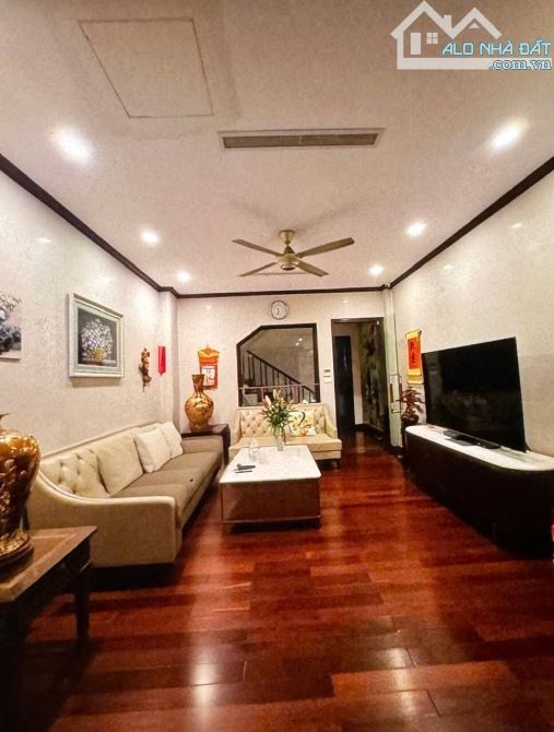 VĂN CAO TÂY HỒ 70m2 5 tầng Liền kề cán bộ - Ô tô dừng tránh đỗ - Gần Hồ Tây - 33 tỷ