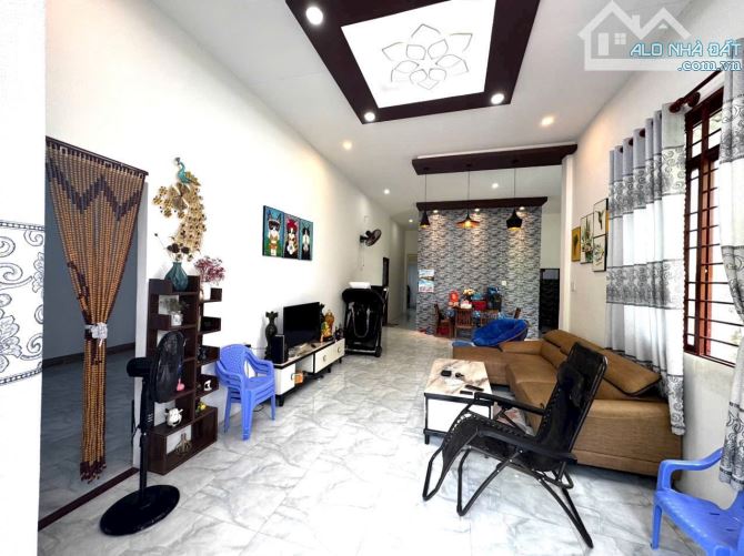 Bán nhà vuờn mái Thái 345 m2 mặt tiền đuờng nhựa cách Quốc lộ 50 chỉ 200m,Đạo Thạnh Mỹ Tho