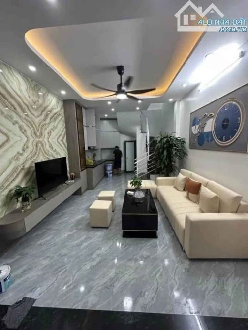 Bán nhà Cổ Nhuế, 42m x 4 tầng, 4 ngủ chỉ 6.5 tỷ , ngõ ba gác, gần ô tô, an sinh tuyệt vời