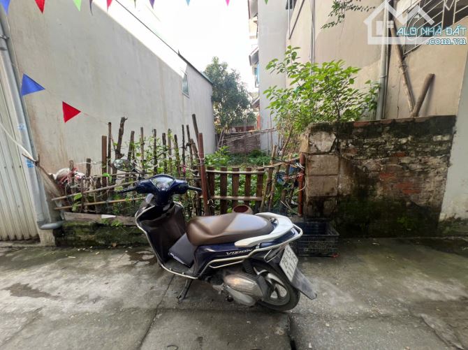 Chú Đỗ nhờ bán đất Liên Mạc 55m², MT 4.9m, ngõ nông, ô tô đỗ cửa, giá 5.5 tỷ