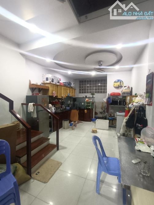 SIÊU PHẨM 4 tầng – Gỗ quý, nhà đẹp gần vòng xoay Phú Hữu, chỉ nhỉnh 6 tỷ