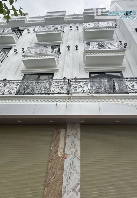 BÁN NHÀ THẠCH BÀN LONG BIÊN,NHÀ MỚI,FULL NỘI THẤT 5 TẦNG GIÁ 5,5TỶ