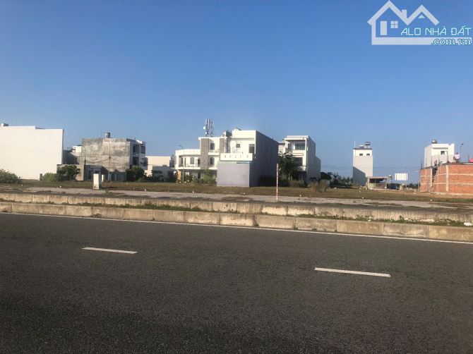 BÁN LÔ ĐẤT MẶT TIỀN ĐƯỜNGPHAN CHU TRINH 42M GẦN BIỂN, SÂN BAY- 2,6TỶ
