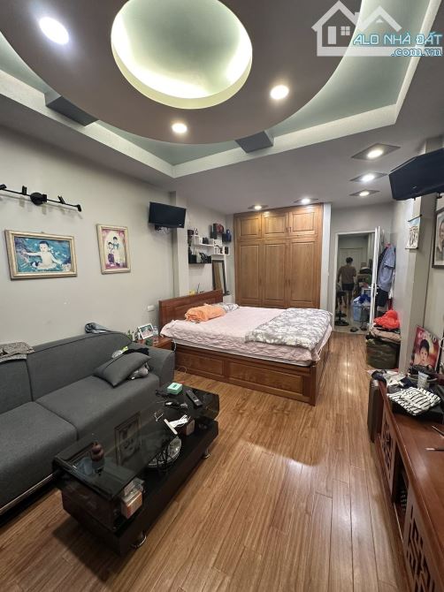 Bán nhà mặt phố Hồ Văn Chương, Đống Đa, view Hồ, tiện kinh doanh 8 tầng 62m2 giá 37 tỷ