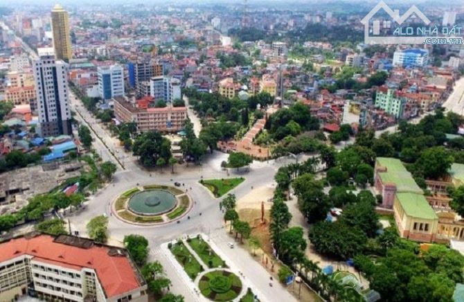 SIÊU PHẨM NGOẠI GIAO ĐOÀN – OTO TRÁNH – KINH DOANH – FULL NỘI THẤT  Xuân Đỉnh – Gần phố –