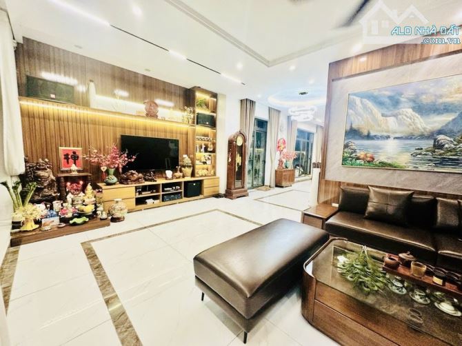 Bán Biệt Thự KĐT Việt Hưng DT:177m2. Ô tô tránh , Đầu Tư . Giá : 37 Tỷ