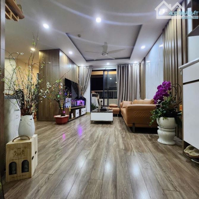 Bán gấp căn hộ FLC 36 Phạm Hùng DT 131m 3PN SĐCC Căn Góc đẹp SĐCC giá 7,6 tỷ.