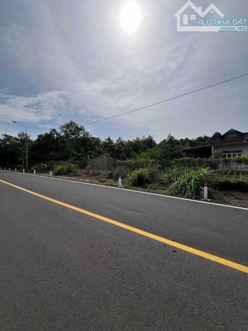 5800m2 trục chính ấp 4 Sông Nhạn ( Xuân Quế mới)   📍Vị Trí :  đất cách cổng Sân bay 6km Q