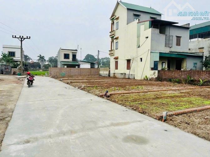 BÁN LÔ GÓC AN BÌNH- THUẬN THÀNH -Ô TÔ VÀO ĐẤT -56M-1.38 TỶ