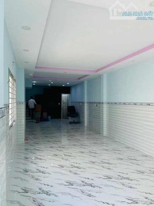CHo thuê nhà mặt tiền đường Tân quý 4x29m thông suốt có gác cuối nhà