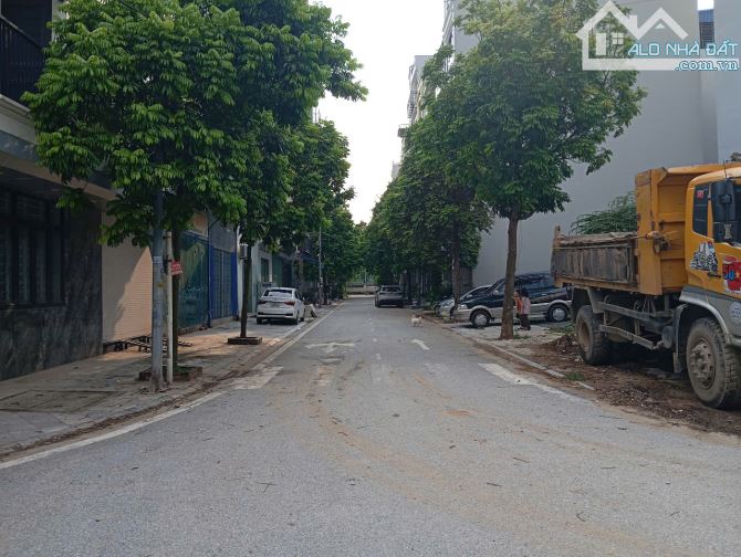 CỰC Hiếm! Lô Góc đất đấu giá Ngõ Cổng Đa Sỹ cạnh công viên Hà Đông 70m2 chỉ 18 tỷ.