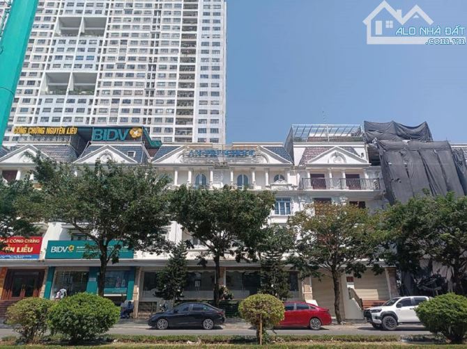Bán nhà đầu phố mặt đường 23 - cửa ngõ KĐT Thành Phố Giao Lưu, 6 tầng thang máy VIP