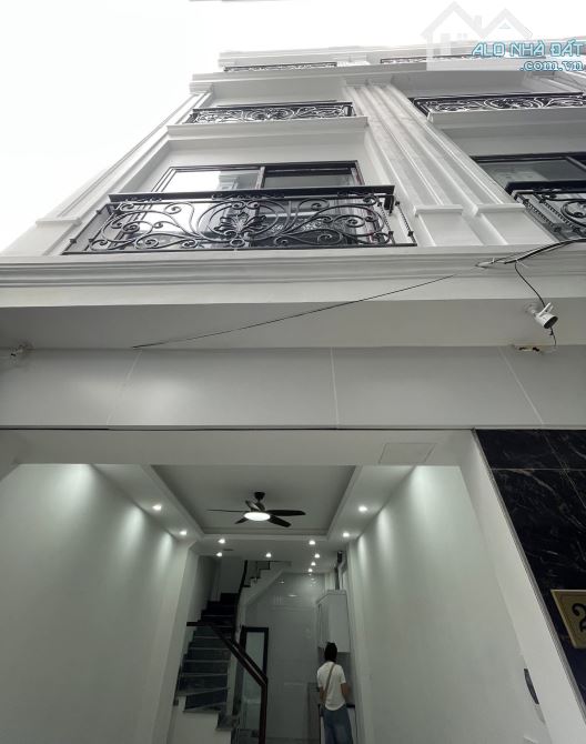 Hồ Tùng Mậu 5 tầng mới-36m,vị trí trung tâm đắc địa, ngay cạnh siêu thị Thành Đô