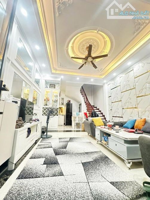 Cực Hiếm - Thái Thịnh Lõi Đống Đa - DT 35m x 5 Tầng - MT 5m - Giá 9,2 Tỷ