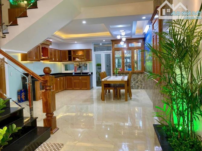 Bán nhà 3 tầng Lê Văn Thịnh gần biển, kề Nguyễn Tất Thành