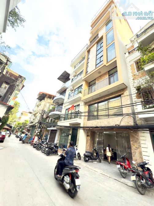 NHÀ MẶT PHỐ THỊNH QUANG - ĐỐNG ĐA - 9 TẦNG - DIỆN TÍCH 93M - MẶT TIỂN 5.5M - VIP CỦA KHU
