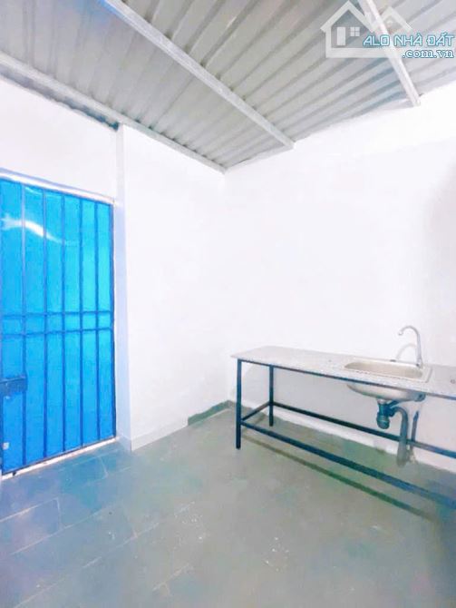 Bán nhà 2 tầng Bến Vân Đồn, gần cầu Dừa, giá 4.5 tỷ