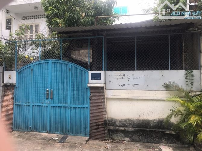 Bán 310m2 đất cách Nguyễn Văn Trỗi 150m 12 x 28m chỉ 18 tỷ
