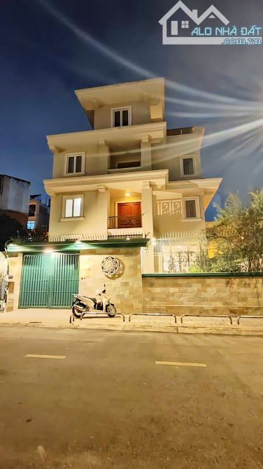 Biệt Thự khu VIP hàng hiếm 3 MT Nguyễn Thành Ý- Quận 1 DT:13x20 KC: Trệt 3 Tầng Giá;128 Tỷ