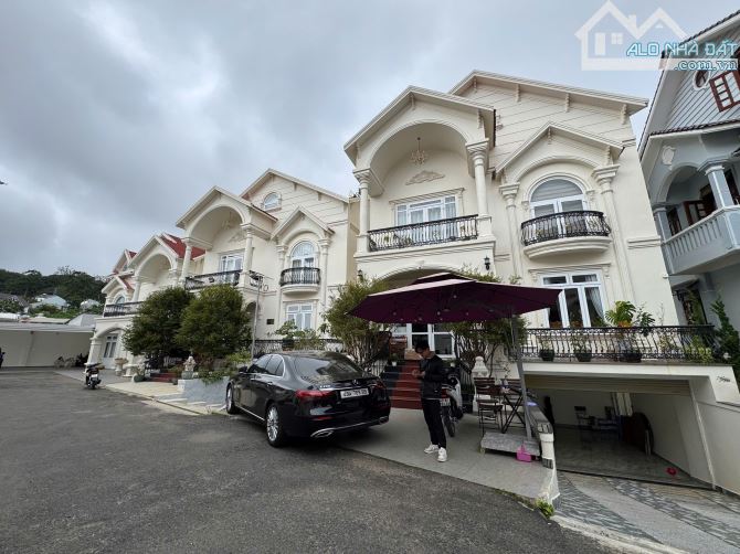 VILLA NGHỈ DƯỠNG ĐẲNG CẤP GẦN HỒ XUÂN HƯƠNG