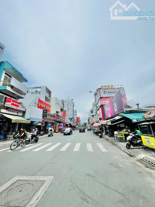 CHDV GẦN CHỢ TÂN HƯƠNG - 8.1MX24M - 51 PHÒNG - THU 170 TR/THÁNG - THANG MÁY - GIÁ 26.X TỶ
