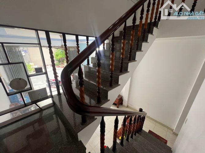 BÁN NHÀ 02 TẦNG MẶT TIỀN ĐƯỜNG LÃNG ÔNG GẦN BIỂN  , TP NHA TRANG GIÁ 9,7 TỶ