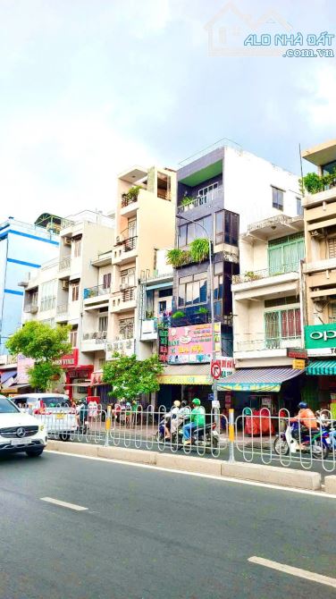 BÁN NHÀ MẶT TIỀN HOÀNG DIỆU, KD SẦM UẤT, QUẬN 4- 3 TẦNG- DT: 45m2, HĐT:25tr/Tháng- 13.x TỶ