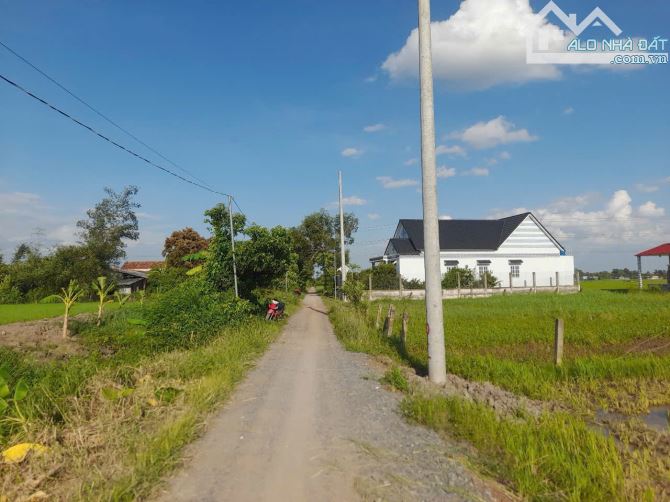 Hàng thơm, 783m2 đất thổ view kênh cực đẹp chỉ 1 tỷ 50tr