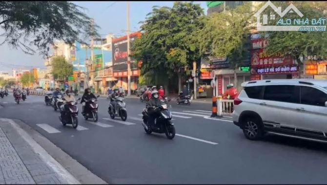 Bán Biệt Thự Mặt tiền Đường 30/4 - P.11- Vũng Tàu - 1.112M2  Ngang 14M ~ Giá 40 triệu/m2