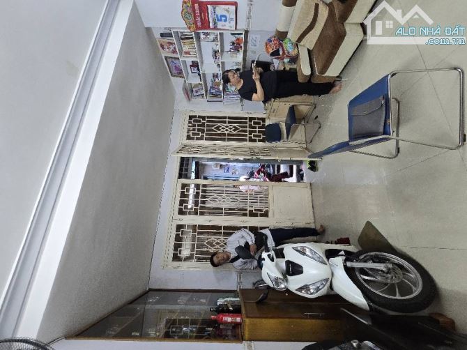 Nhà nhỏ DTSD 57m2 ngay trung tâm Lâm Văn Bền Q7 chỉ hơn 4 tỷ.