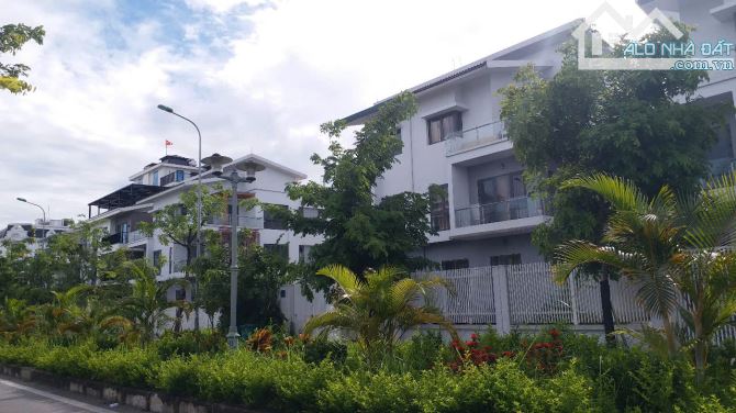 Bán biệt thự đơn lập Xuân Phương, 200m2, 4 tầng, sổ đỏ chính chủ, vị trí đẹp