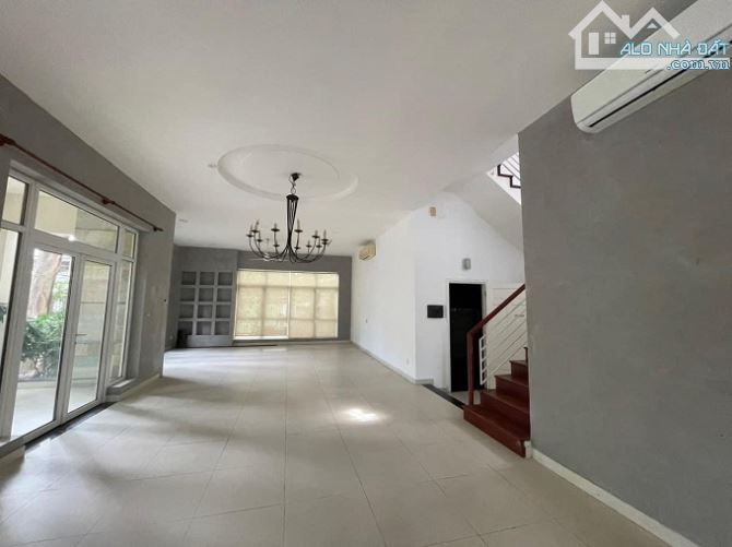 BIỆT THỰ KHU COMPOUND ĐƯỜNG HỒ VĂN HUÊ, PHÚ NHUẬN (7.1 x 16M), 3 TẦNG 30 TỶ VỀ 25 TỶ
