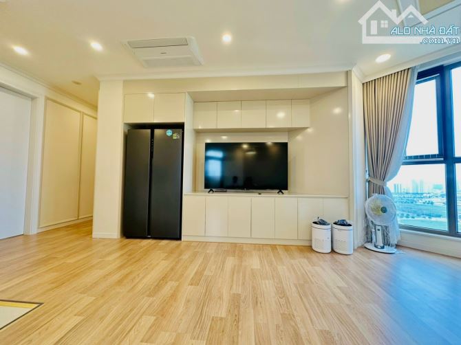 BÁN CĂN HỘ STARLAKE TÂY HỒ DT 100,6M 2PN HƯỚNG ĐN TẦNG TRUNG SẴN SỔ GIÁ 12 TỶ