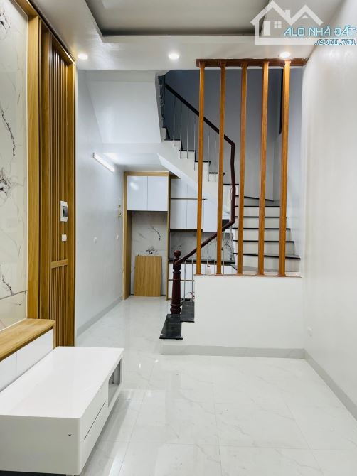 Bán nhà 5 tầng Cầu Giấy, đủ nội thất, 36m²,10m ra ô tô tránh, sổ đỏ sẵn Giá 7.4 tỷ