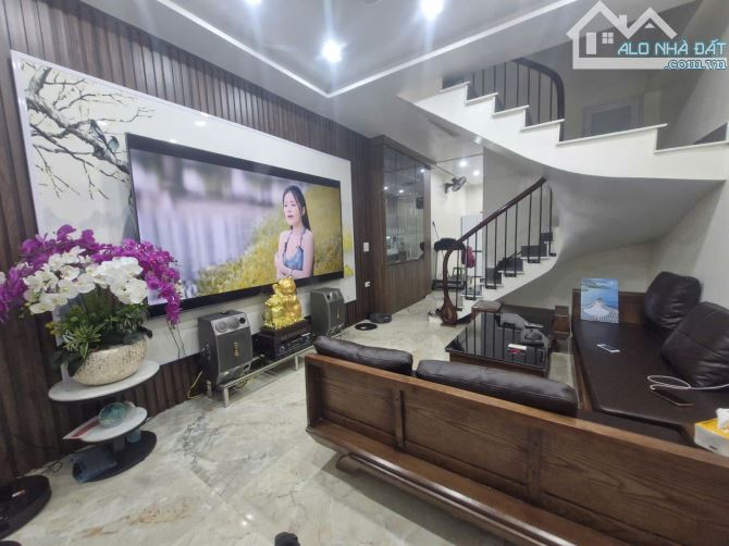 Bán nhà Vũ Tông Phan, Ngõ thông, 42m x 4 tầng, 6.3 tỷ