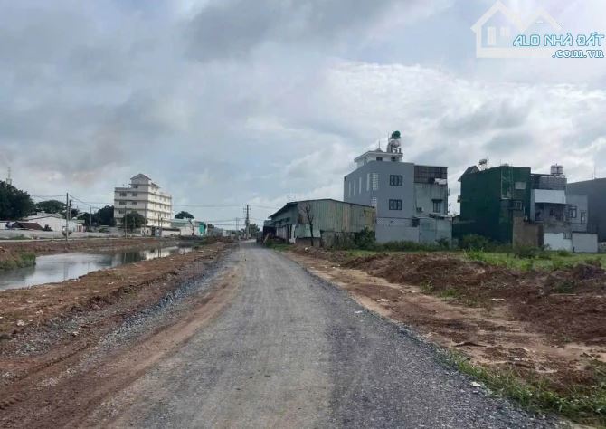 Bán đất mặt tiền đường Xuân thới đông  Hóc Môn