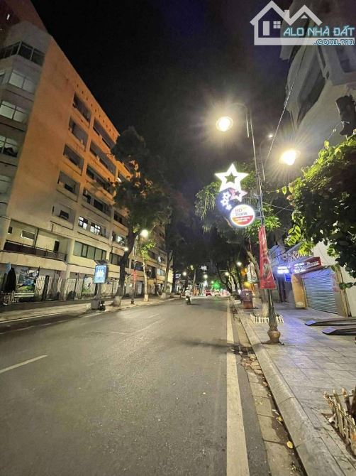 BÁN NHÀ MẶT PHỐ BÀ TRIỆU,DT 320M,MT 12M.4 TẦNG.500 TỶ