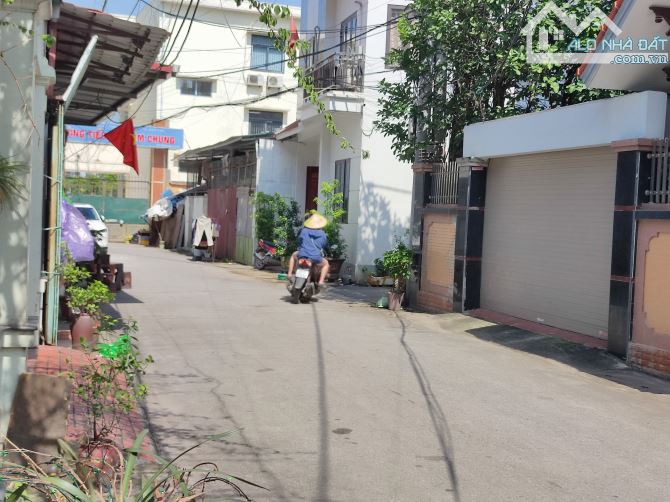 SIÊU PHẨM Ô TÔ ĐỖ CỬA CHỈ 4 TỶ NGAY THIÊN LỘC - HÀ NỘI ( THÔN NHUẾ - KIM CHUNG CŨ)