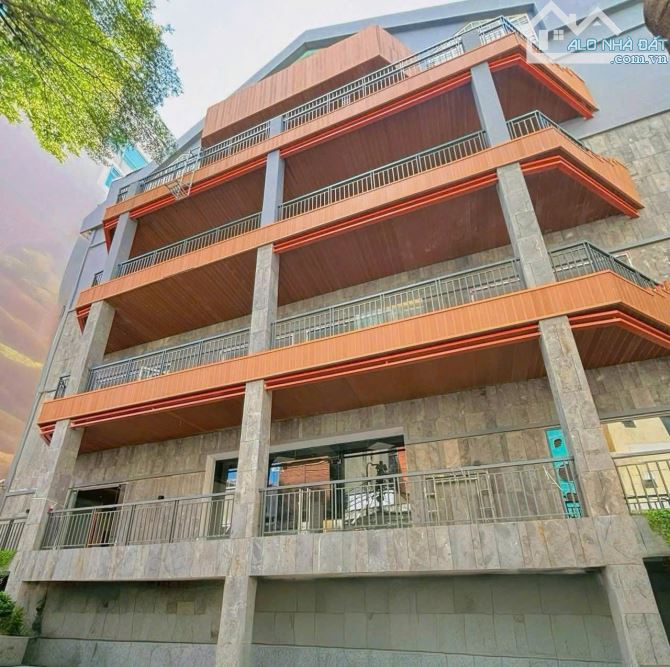 Siêu khan hiếm! Chính chủ gửi bán tòa nhà mặt tiền mới xây gần 2000m2