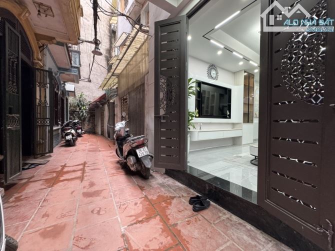 HIẾM, NHÀ ĐẸP KHƯƠNG HẠ BA GÁC ĐỖ CỬA NGÕ THÔNG FULL NỘI THẤT 5 tầng 35m², Giá 7.7 tỷ