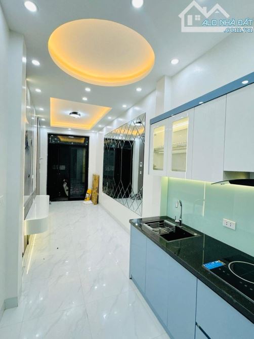 Đại La - Hai Bà Trưng nhỉnh 5 tỷ. Nhà đẹp tặng full nội thất