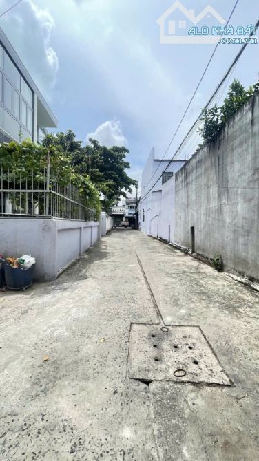 Bán nhà Nguyễn Thị Tú hẻm 5m xe hơi vào nhà 1sẹc 30m ra mặt tiền 65m2,2Tầng 3 tỷ9